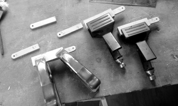 Pegando piezas/ Gluing pieces